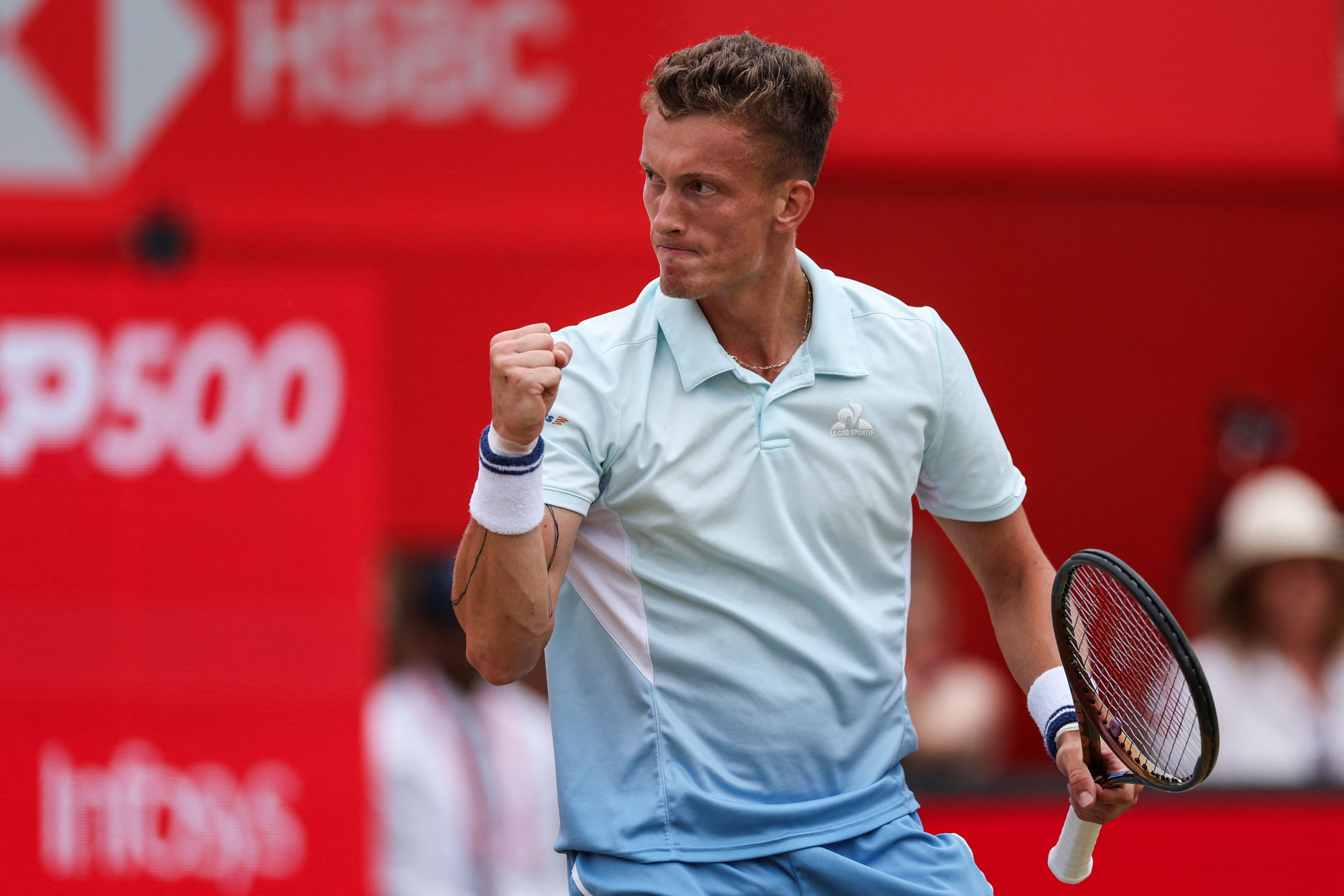 开云平台-英国网球队翻盘意大利网球队，阿尔卡拉斯惊艳世界的简单介绍