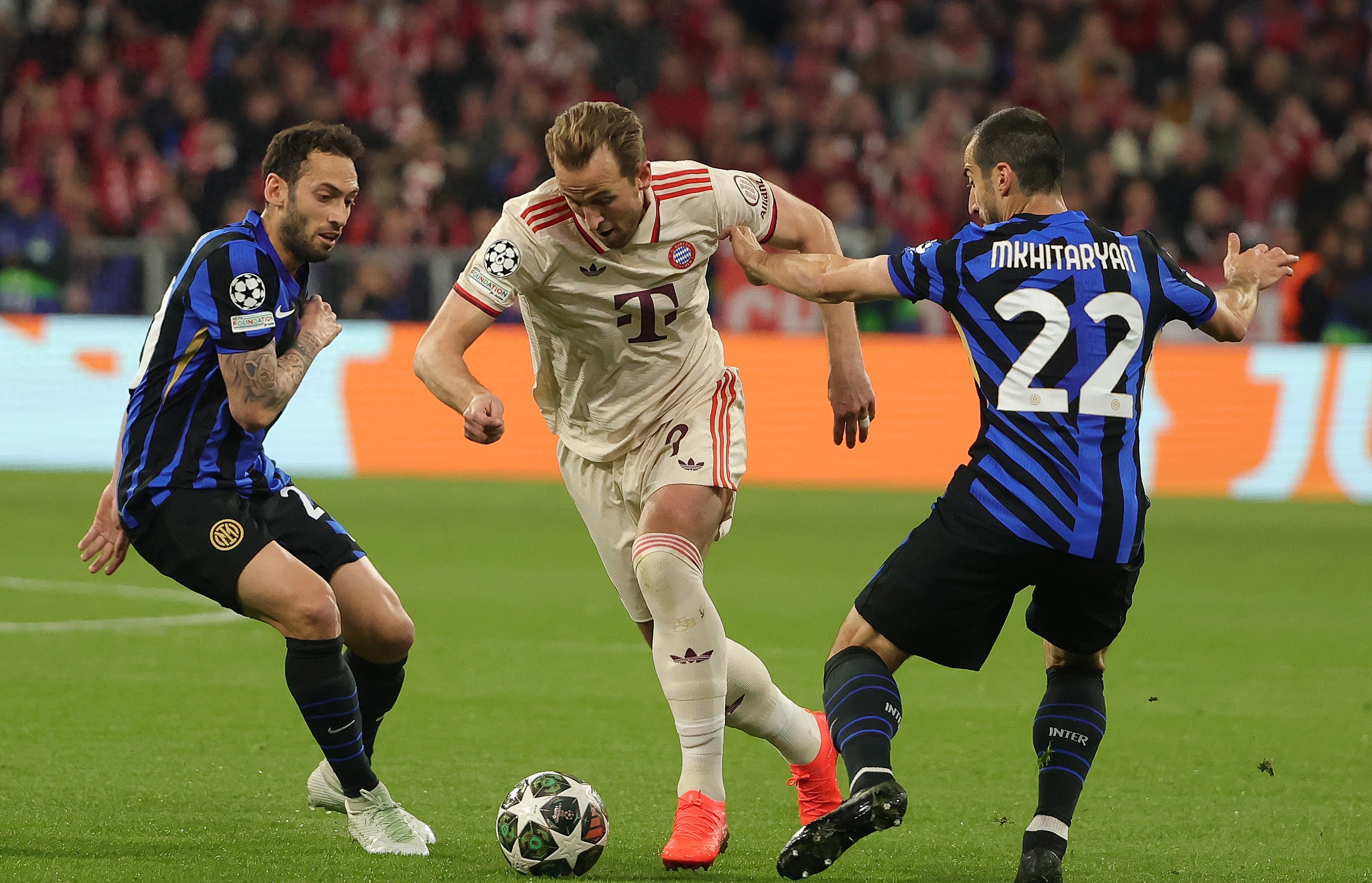 拜仁完胜哥伦比亚,本泽马送出助攻 拜仁完胜哥伦比亚,本泽马送出助攻