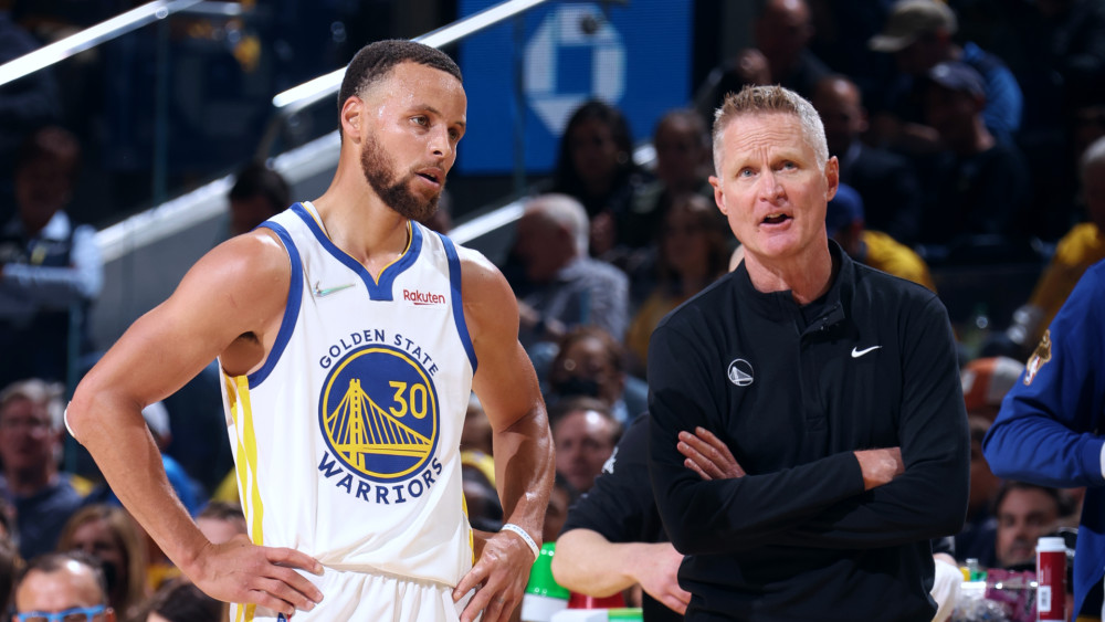 菲律宾男篮碾压雄鹿B队，克莱惊艳世界的简单介绍