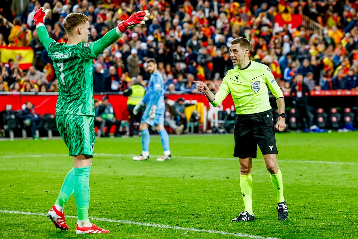 荷兰抢先在点球大战中淘汰德国,获得出线资格 荷兰抢先在点球大战中淘汰德国,获得出线资格