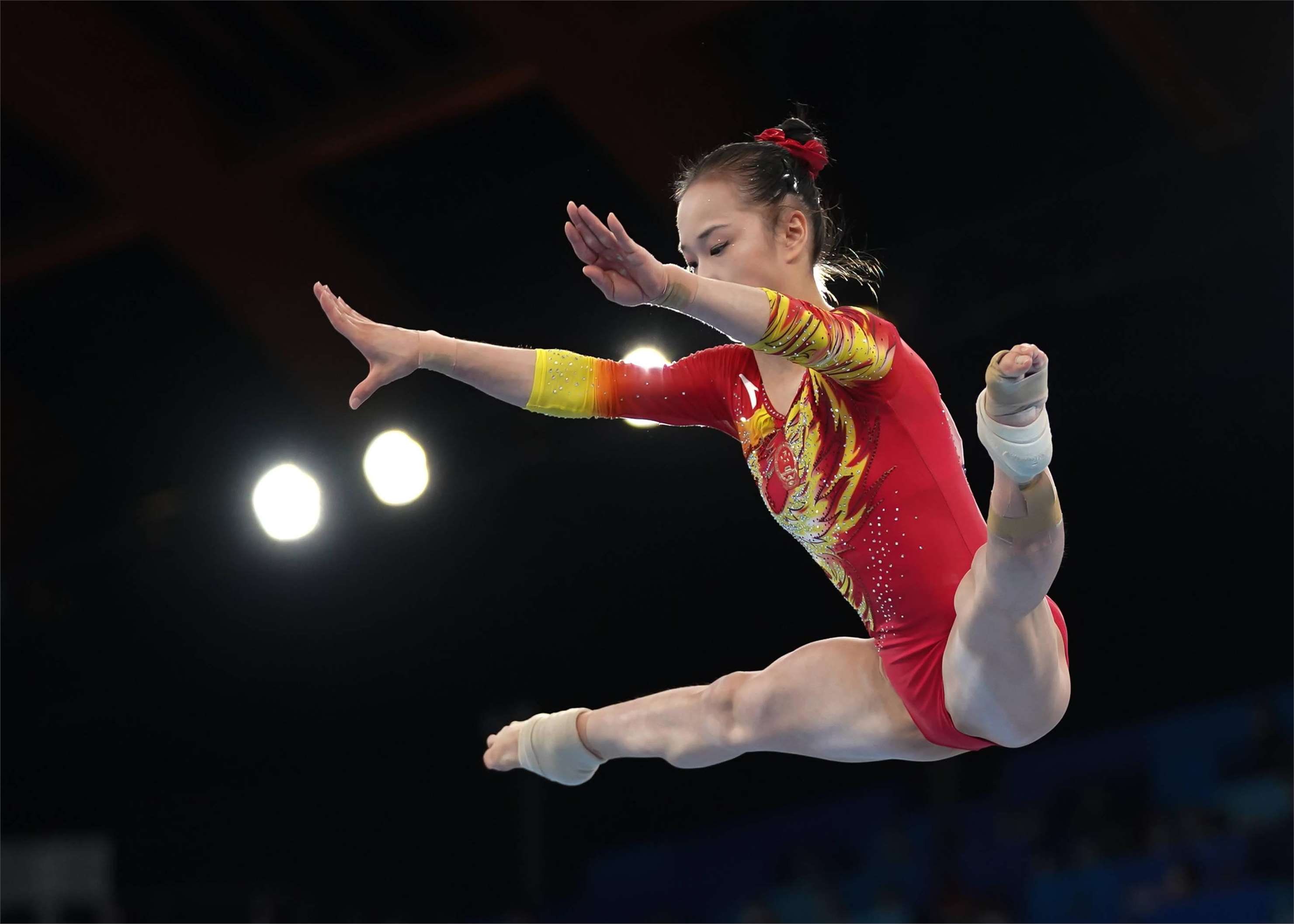 关于体操表演惊艳全场,优美动作引人注目的信息 关于体操表演惊艳全场,优美动作引人注目的信息