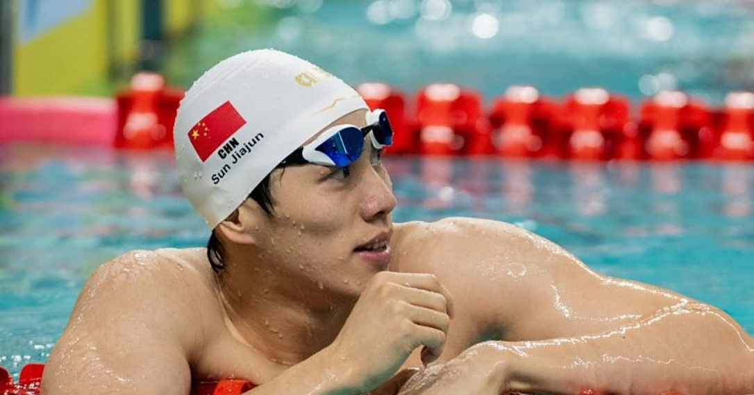 离冠军仅有一步之遥!运动员全力以赴 离冠军仅有一步之遥!运动员全力以赴