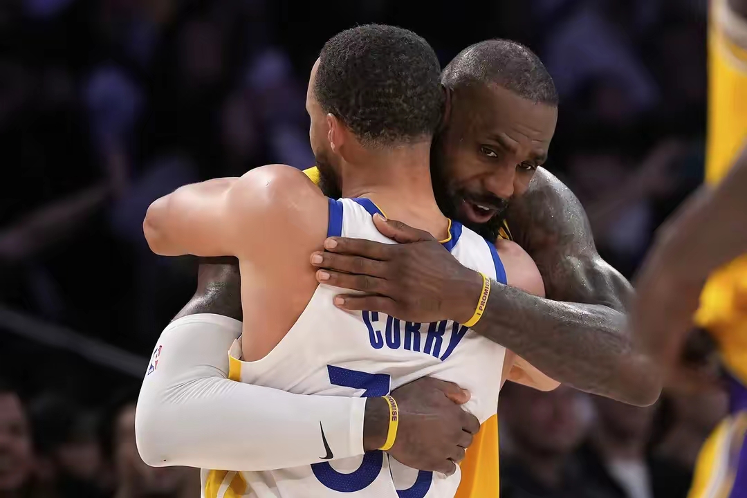 开云平台-勇士遭遇马刺逆转，客场失利