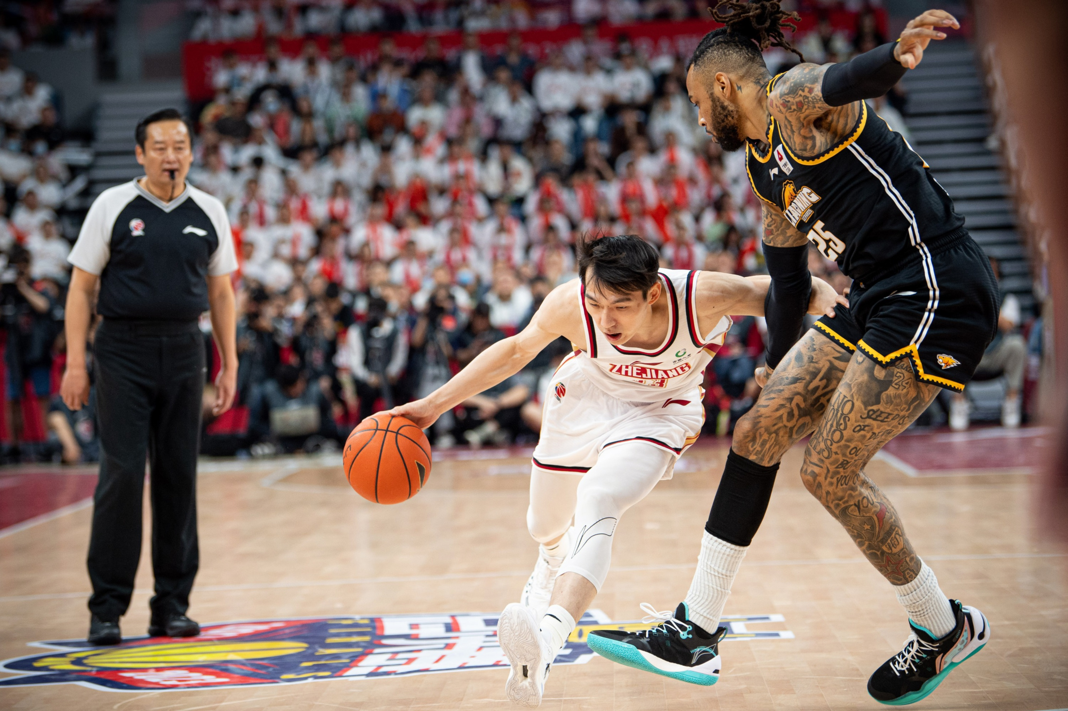 法国男篮险胜中国男篮,凯尔·库兹马统治全场 法国男篮险胜中国男篮,凯尔·库兹马统治全场