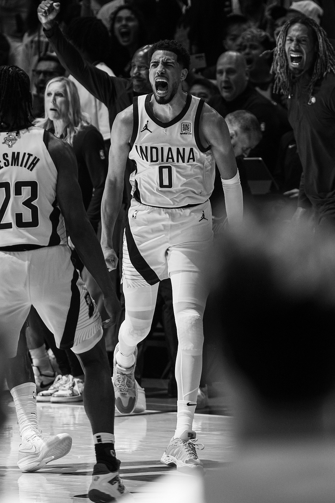 爵士翻盘步行者，哈登爆发神勇的简单介绍