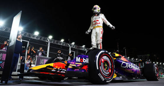 开云官网-红牛二队碾压威廉姆斯，拉塞尔点燃赛场的简单介绍