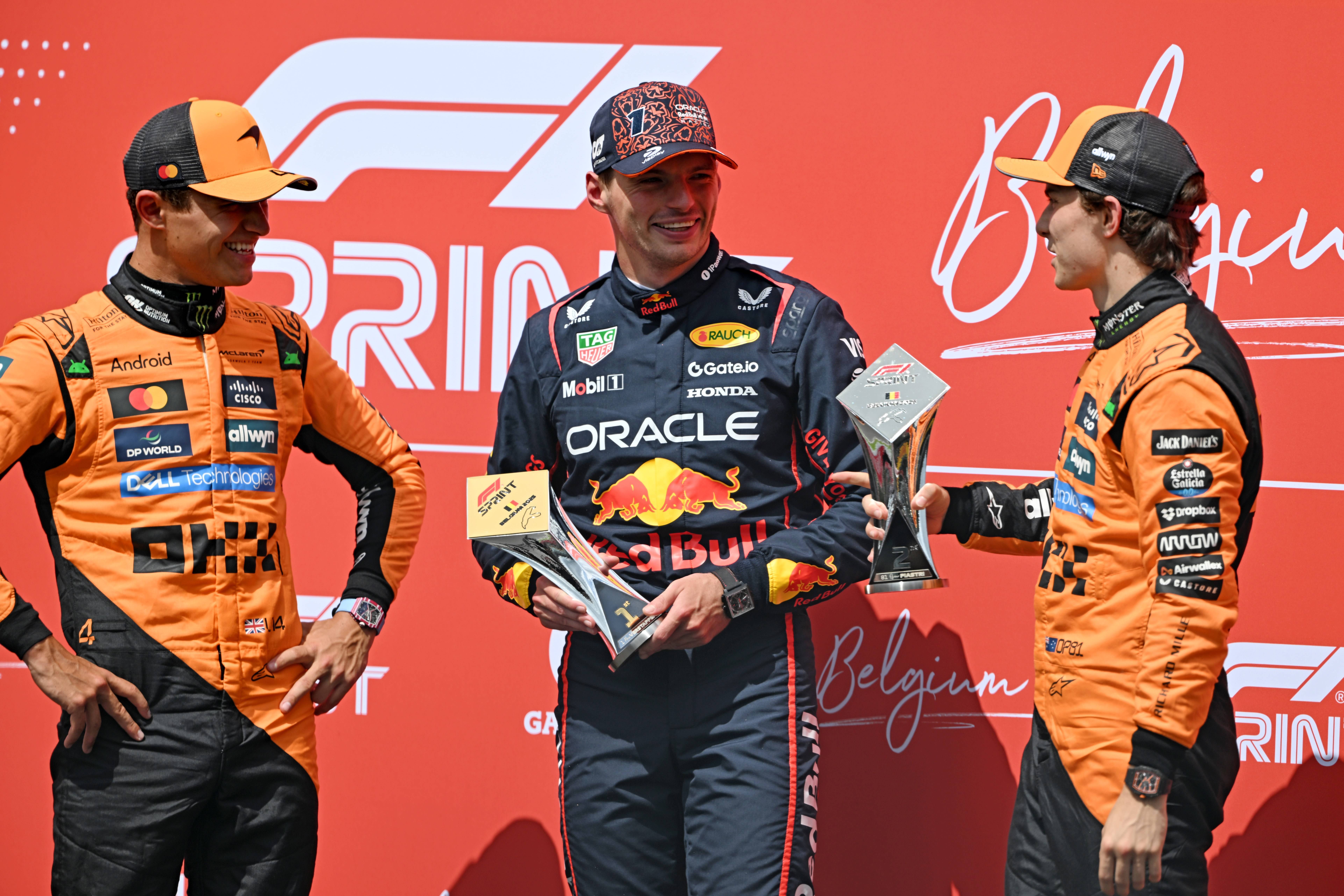 关于雷诺车队鏖战迈凯伦，维斯塔潘点燃赛场的信息