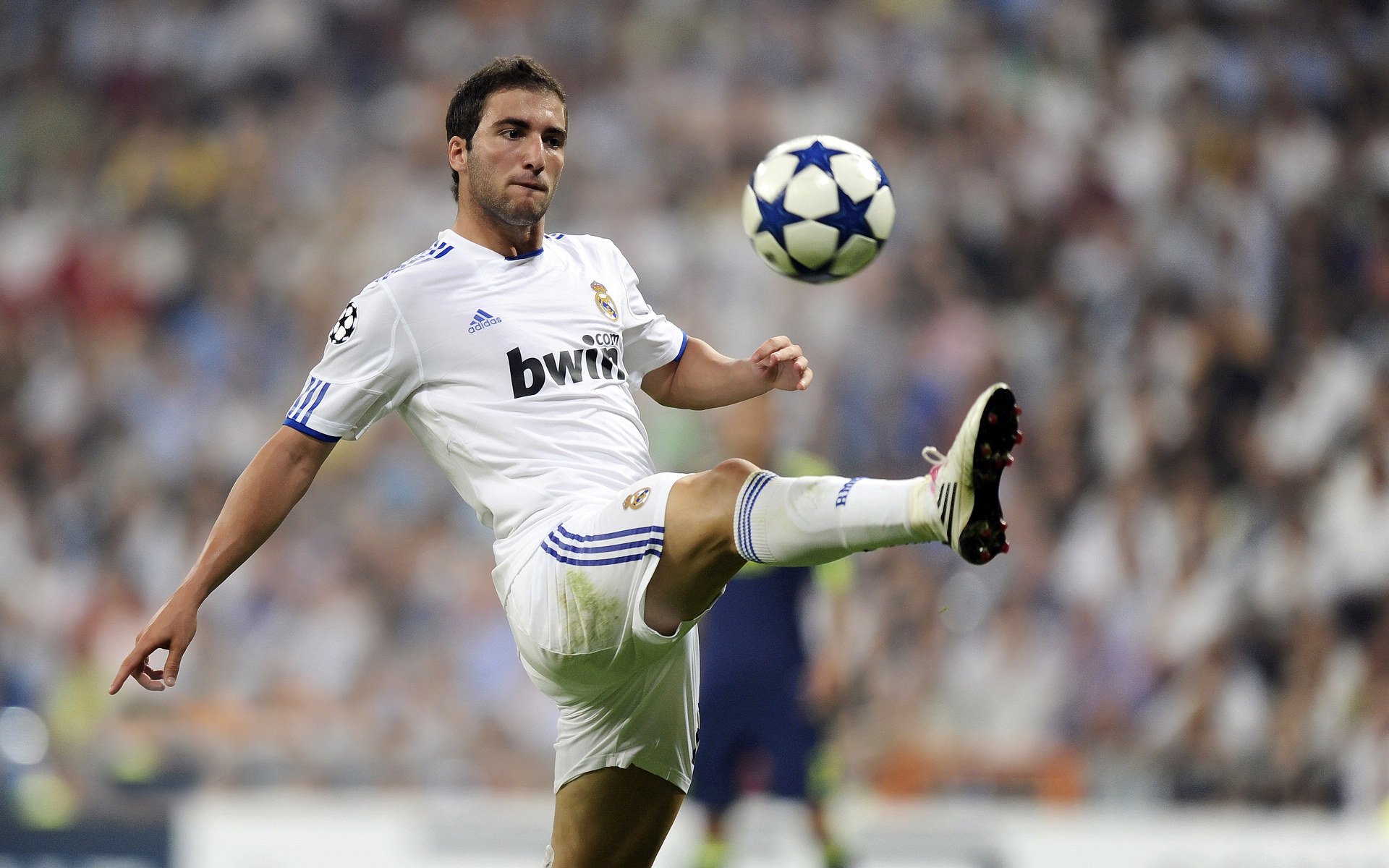 当勇士的星光遇上贝恩的暗影，一场压制级的个人宣言