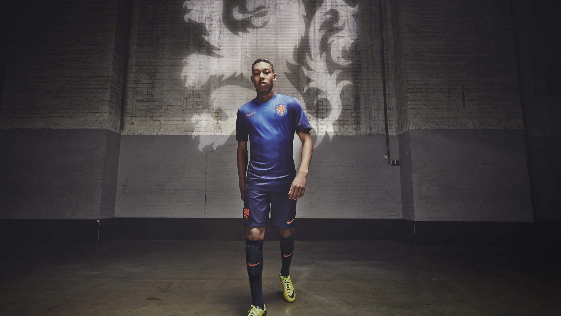 开云足球直播-锡安之夜，当F1争冠硝烟遇上篮球天赋的极致绽放