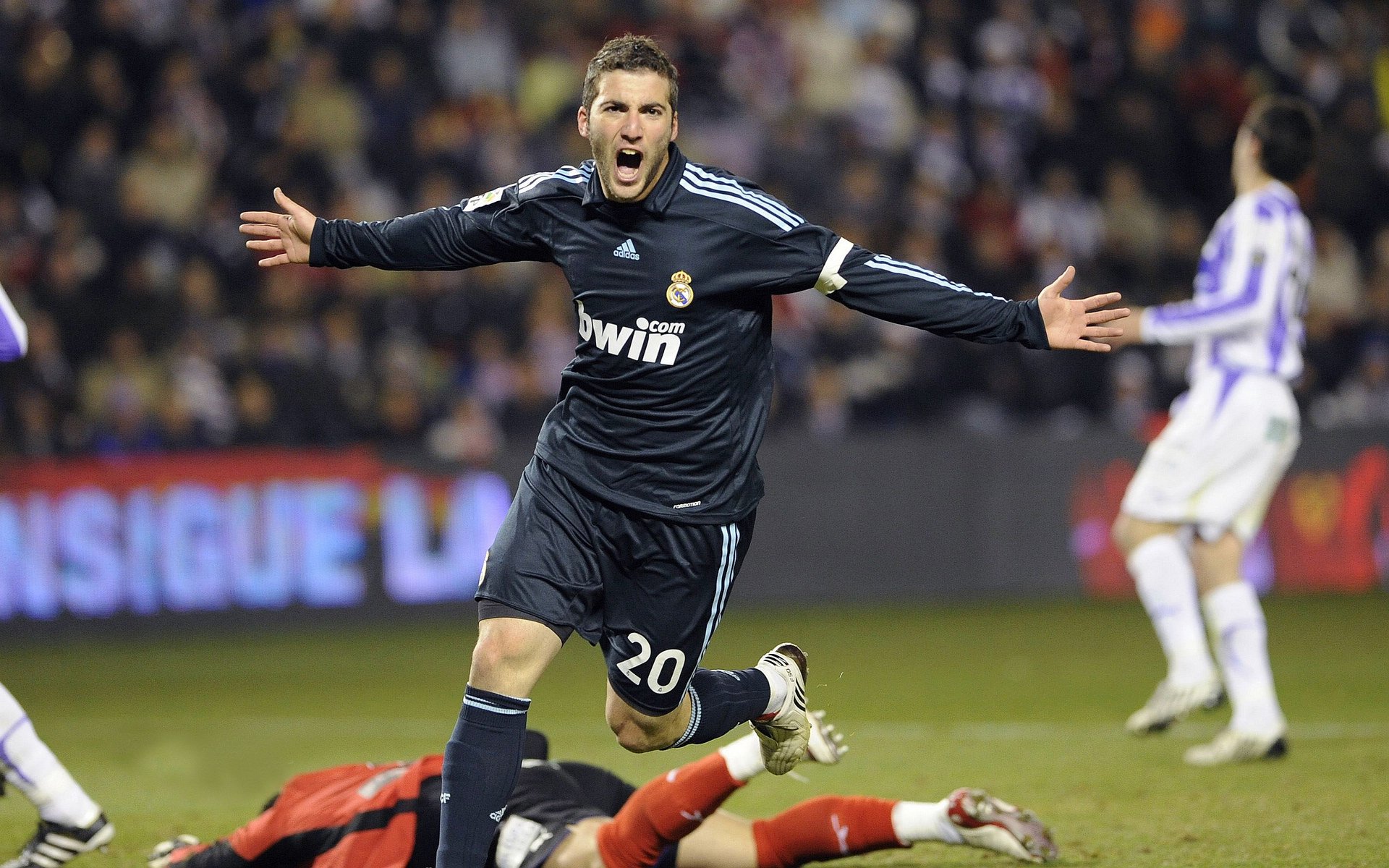 开云体育app-里昂血拼乌克兰，萨卡如何成为破局关键先生