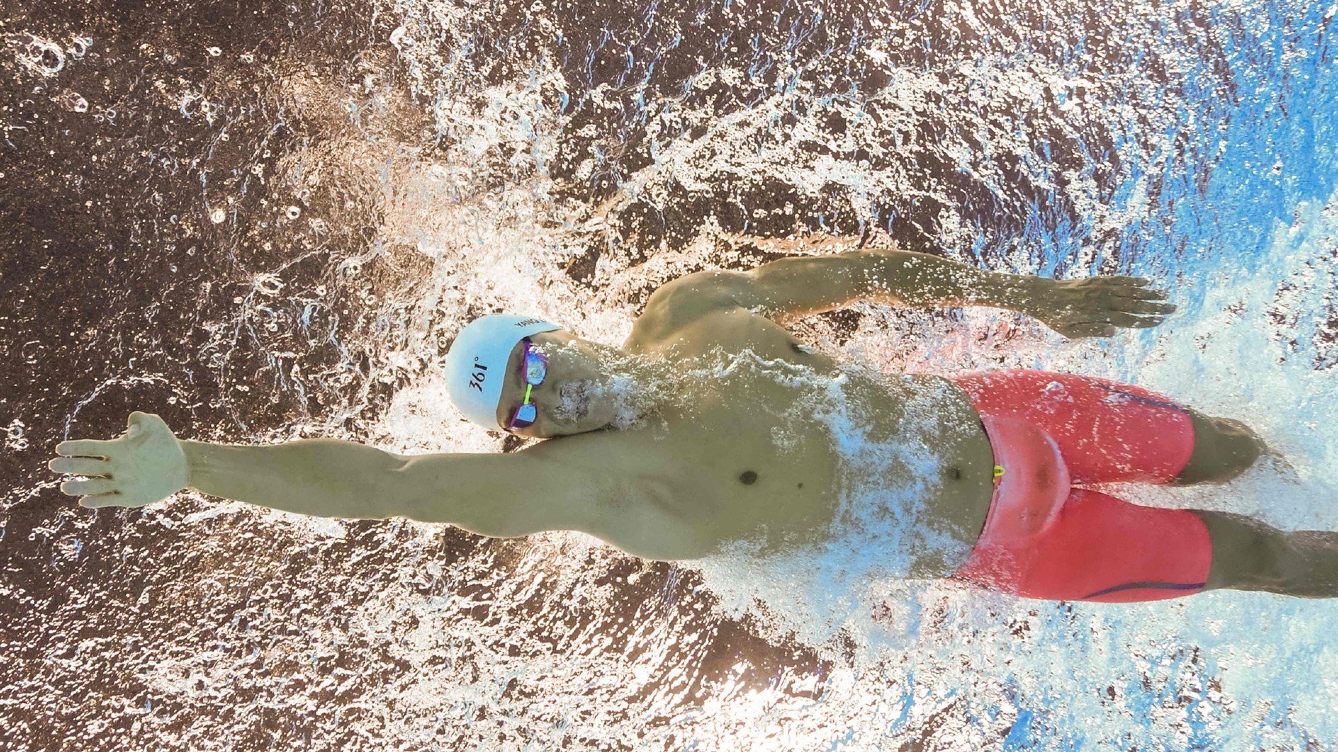 天山脚下上演惊天逆转！新疆队决胜局力克湖人，布伦森关键战展露大心脏